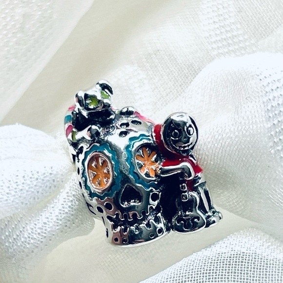 💀 NWOT Coco & Dante Skull Glow-in-the-Dark Charm ✨Halloween - Picture 4 of 15